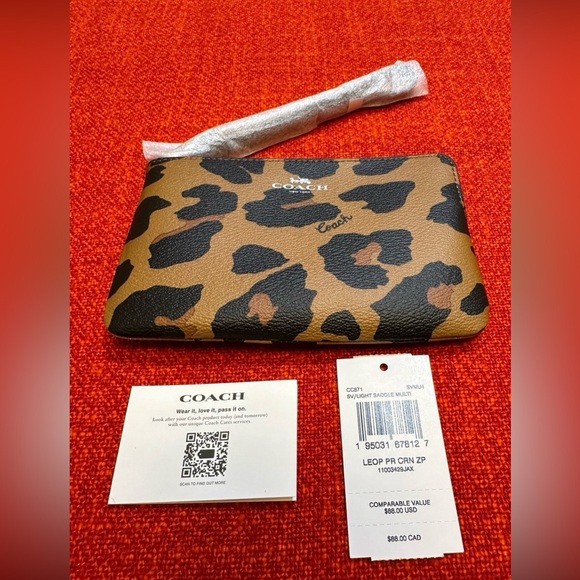 ❤️❤️New coach wristlet/wallet with leopard print❤️ - Picture 3 of 15